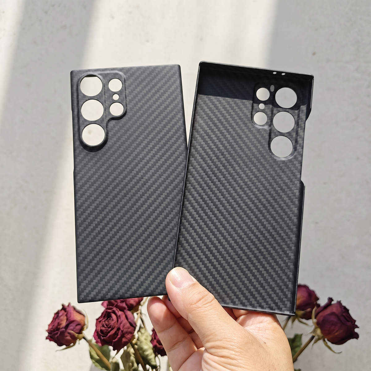 Aramid case for Galaxy S26 Ultra held in hand
