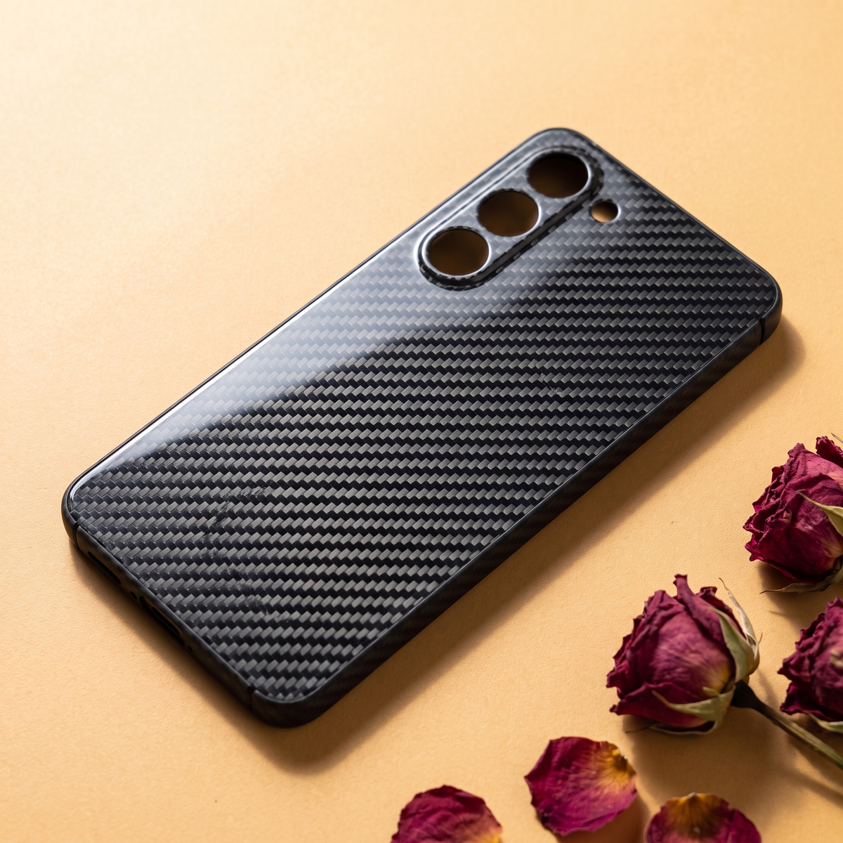 Slim profile of the aramid case for Galaxy S26 Plus