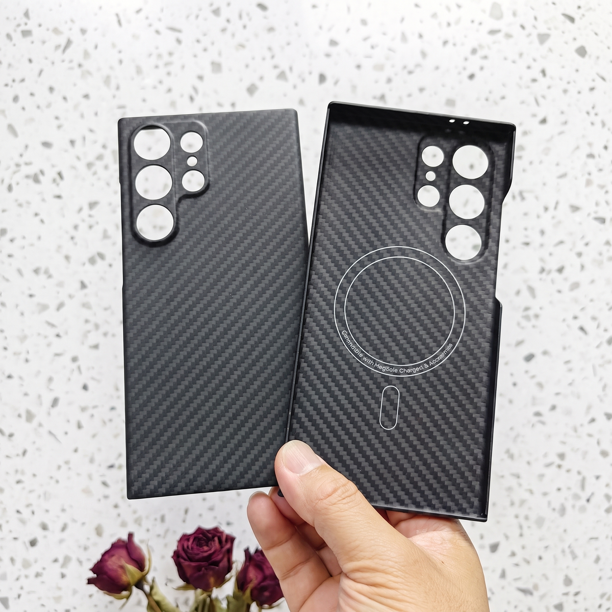 Aramid case for Galaxy S25 Ultra held in hand