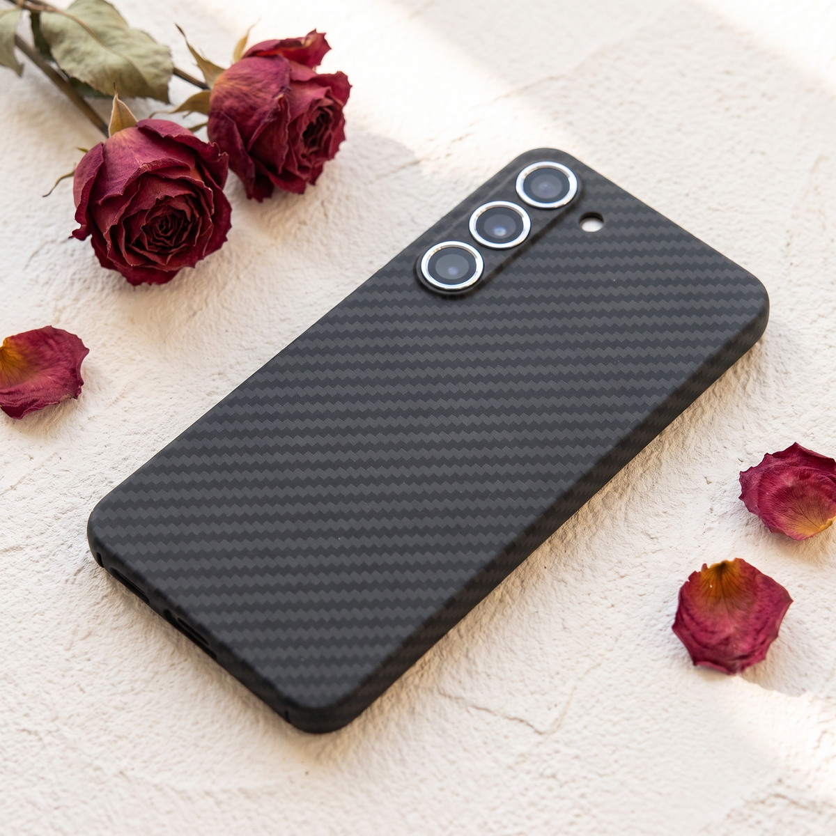 Slim profile of the aramid case for Galaxy S25
