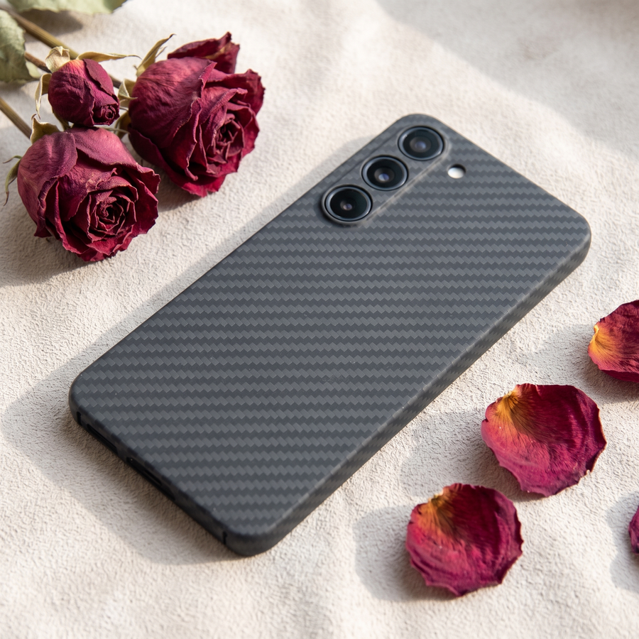 Slim profile of the aramid case for Galaxy S24